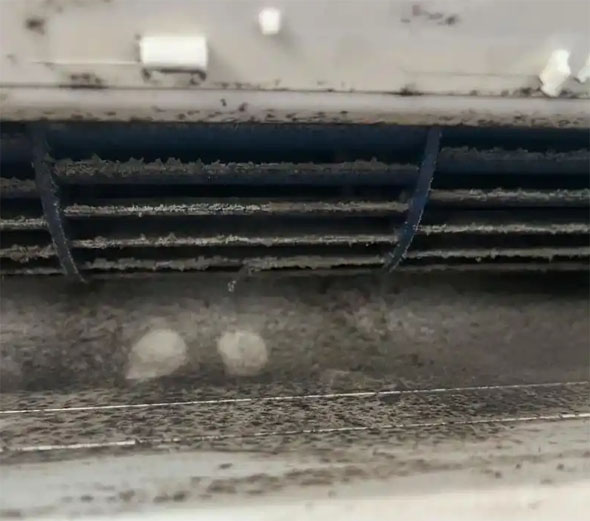 张掖空调吹的风有股烧焦味是怎么回事